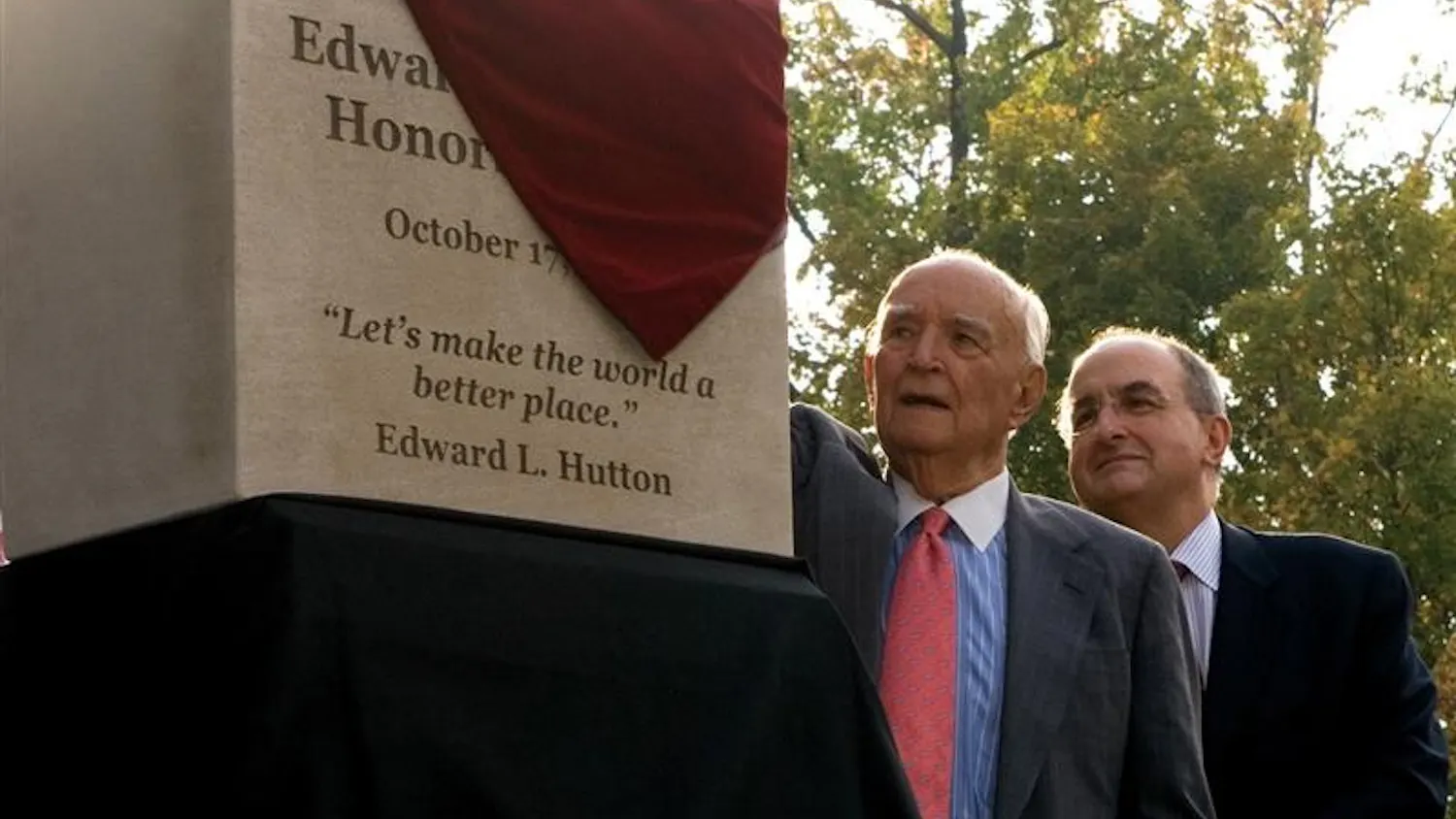 Edward L. Hutton lifts the cloth during the unveiling of the Hutton Honors College cornerstone in 2007. Hutton died Tuesday.