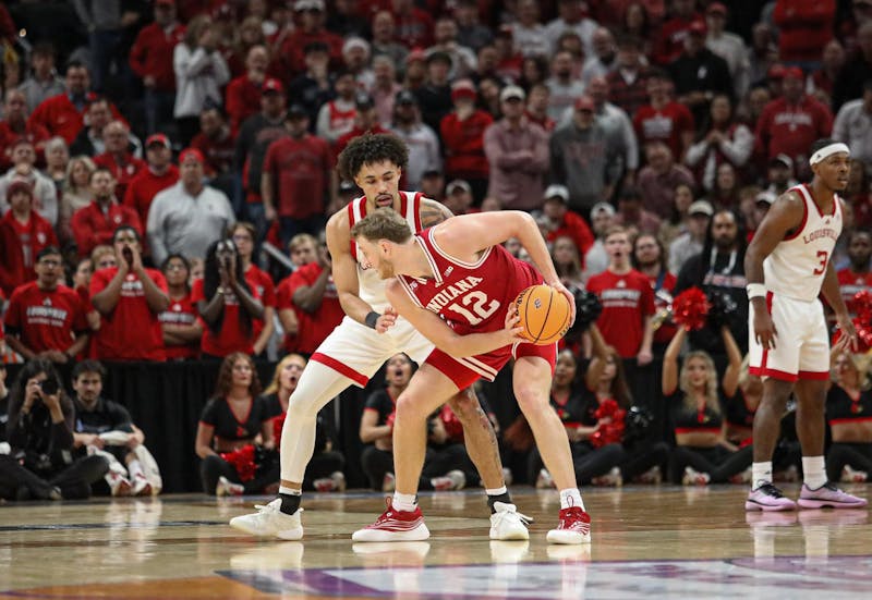 Indiana men’s basketball offense falters, overpowered by Louisville