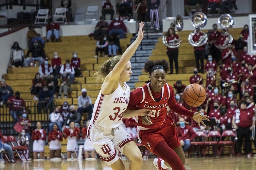 Senior guard Grace Berger plays defense Dec. 9, 2021 at Simon Skjodt Assembly Hall. Berger scored 16 points against Western Michigan University on Sunday in Bloomington. 