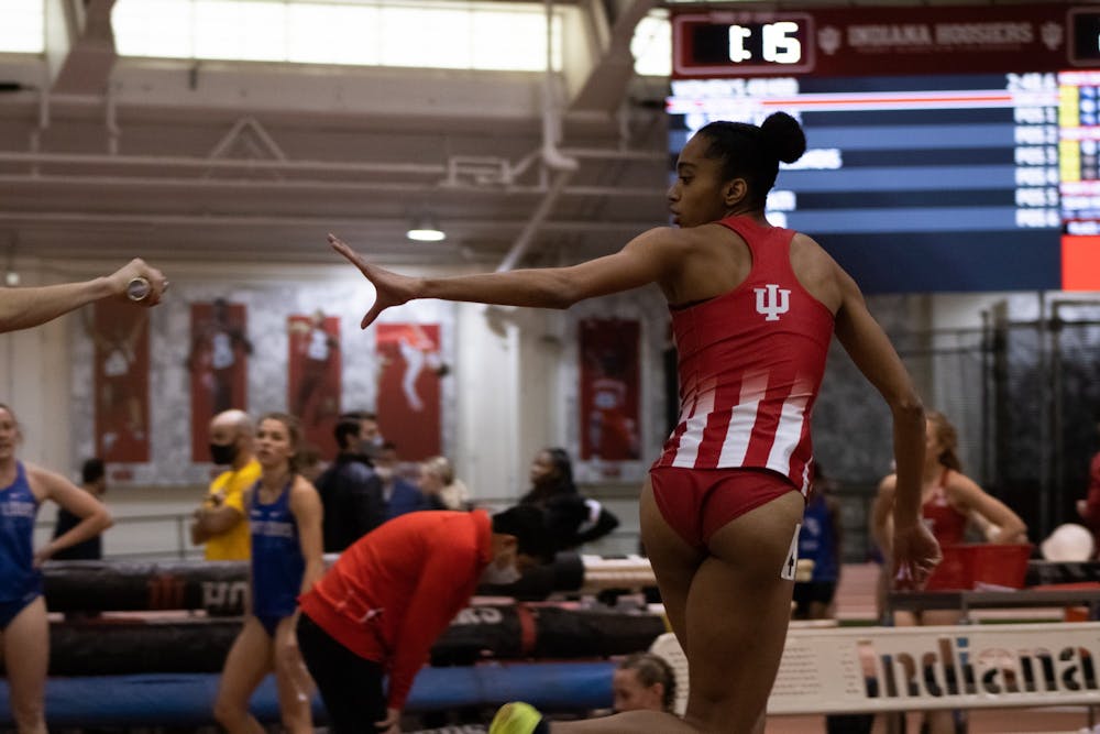 <p>Alyssa Robinson receives the baton pass on Jan. 22, 2022, during the Women&#x27;s 4 x 400 relay at the Gladstein Invitational at the Harry Gladstein Fieldhouse. Robinson took home first place in the 200-meter dash at the Raleigh Relays over the weekend.</p>