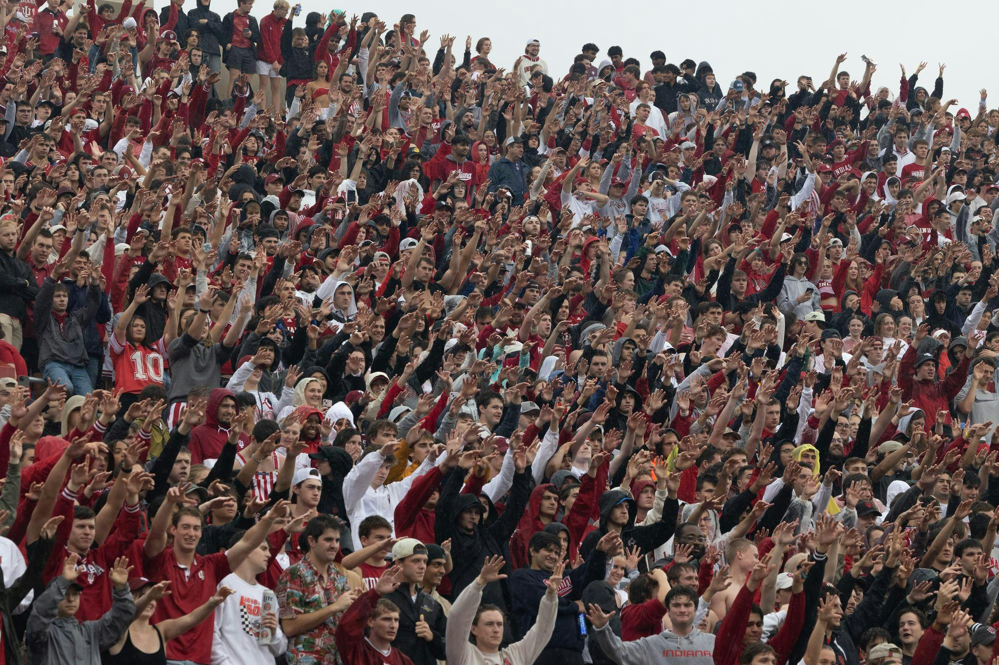 092928-iufans0011.jpg