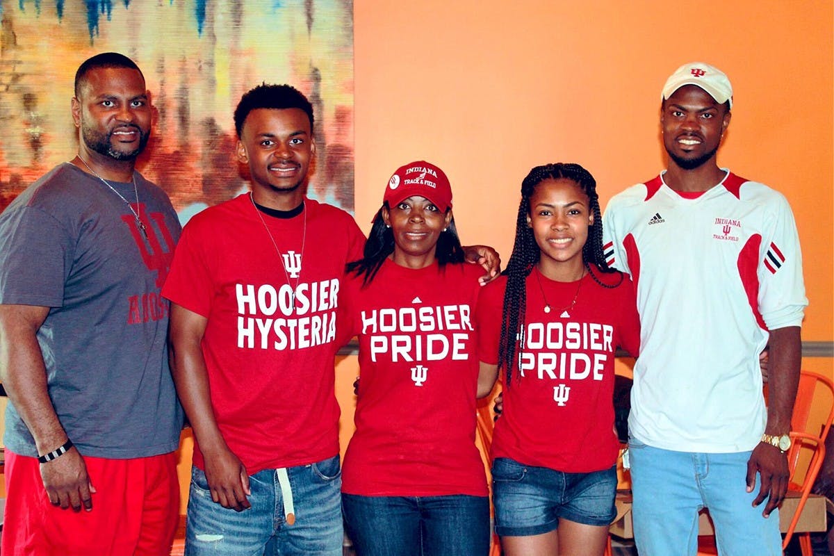 IU alumna Olanda Lewis’s family (including two IU graduates, one student, and one soon-to-be student) won “Biggest IU Fans” in the IU Day 2019 photo challenge.