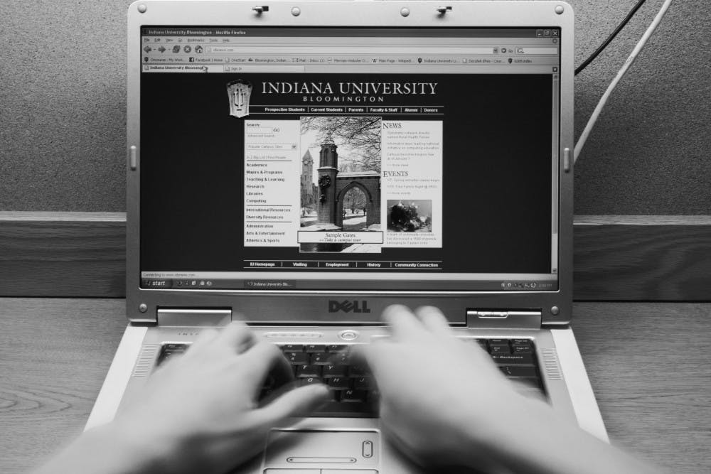An IU student searches the internet during last week’s power outage.
