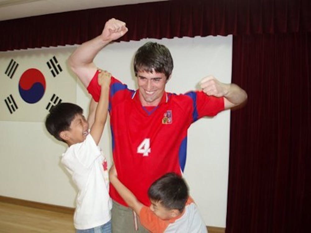 IU alum Bill Kapoun plays with Korean children. 