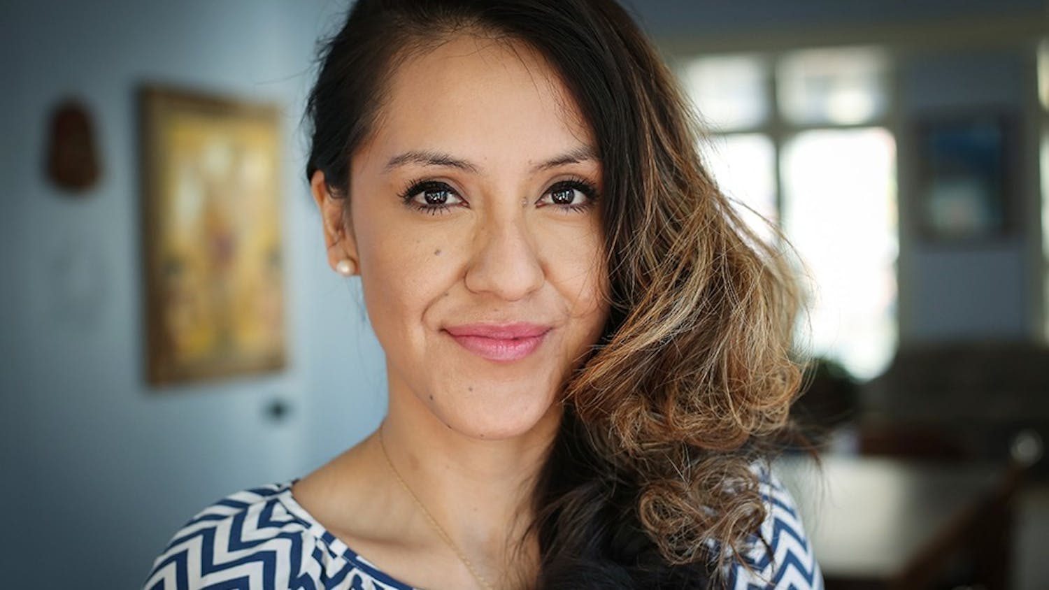 Prisma Lopez-Marin, 27, recuerda muchos bellos momentos en la Casa, el Centro Cultural Latino de IU. Prisma estaba trabajando cuando se anunció lo de la revocación de DACA. “Fue difícil no mostrarse emotiva cuando todo el mundo me preguntaba de la noticia,” Prisma dijo. Prisma se graduó de IU en diciembre del 2013.