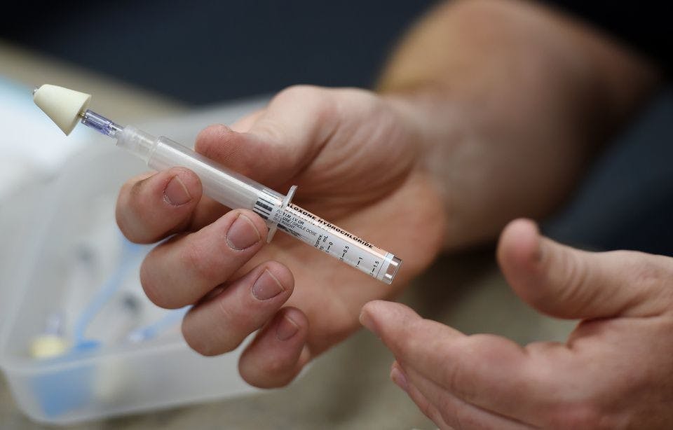 canaloxonebox011223-jpg