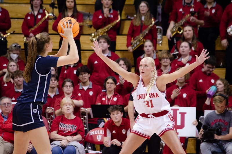 ‘We need everybody’: Indiana women’s basketball wins despite lack of bench production