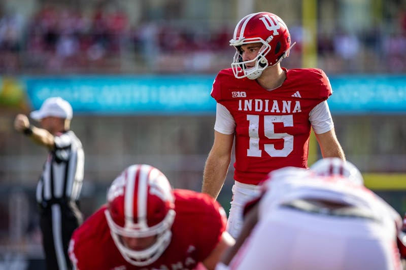Indiana football QB Fernando Mendoza earns Davey O’Brien Award, Maxwell Award