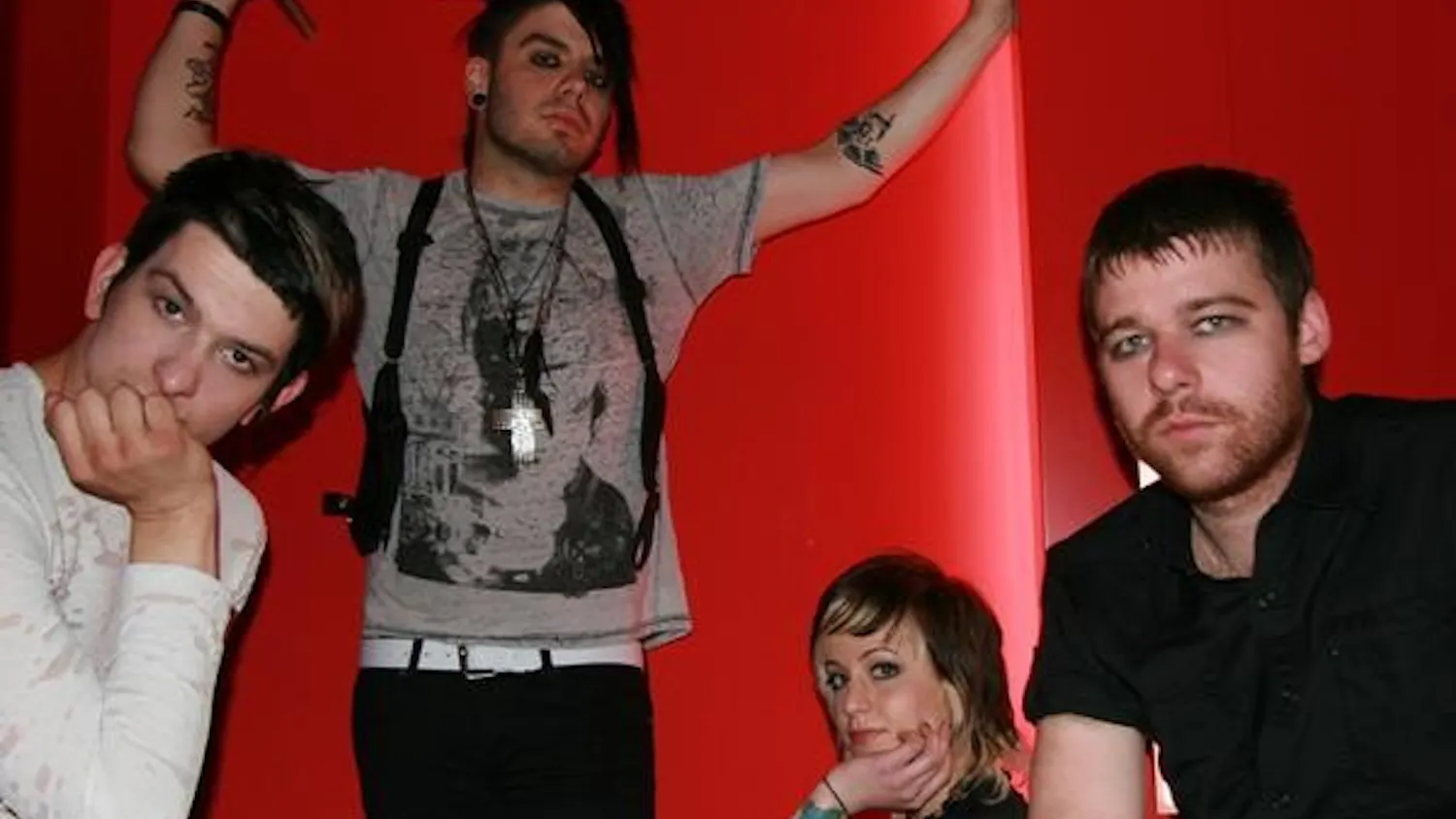 Eyeliner and swoopy haircuts: the perfect combination for electropop.