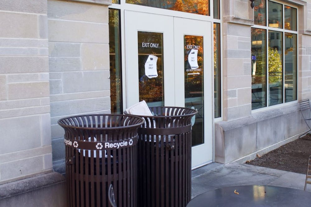 <p>Recycle and trash cans are seen Oct. 19, 2022, outside Goodbody Hall. This year&#x27;s new meal plan system has led to concerns about the increased amount of food waste students are producing at dining halls.</p>