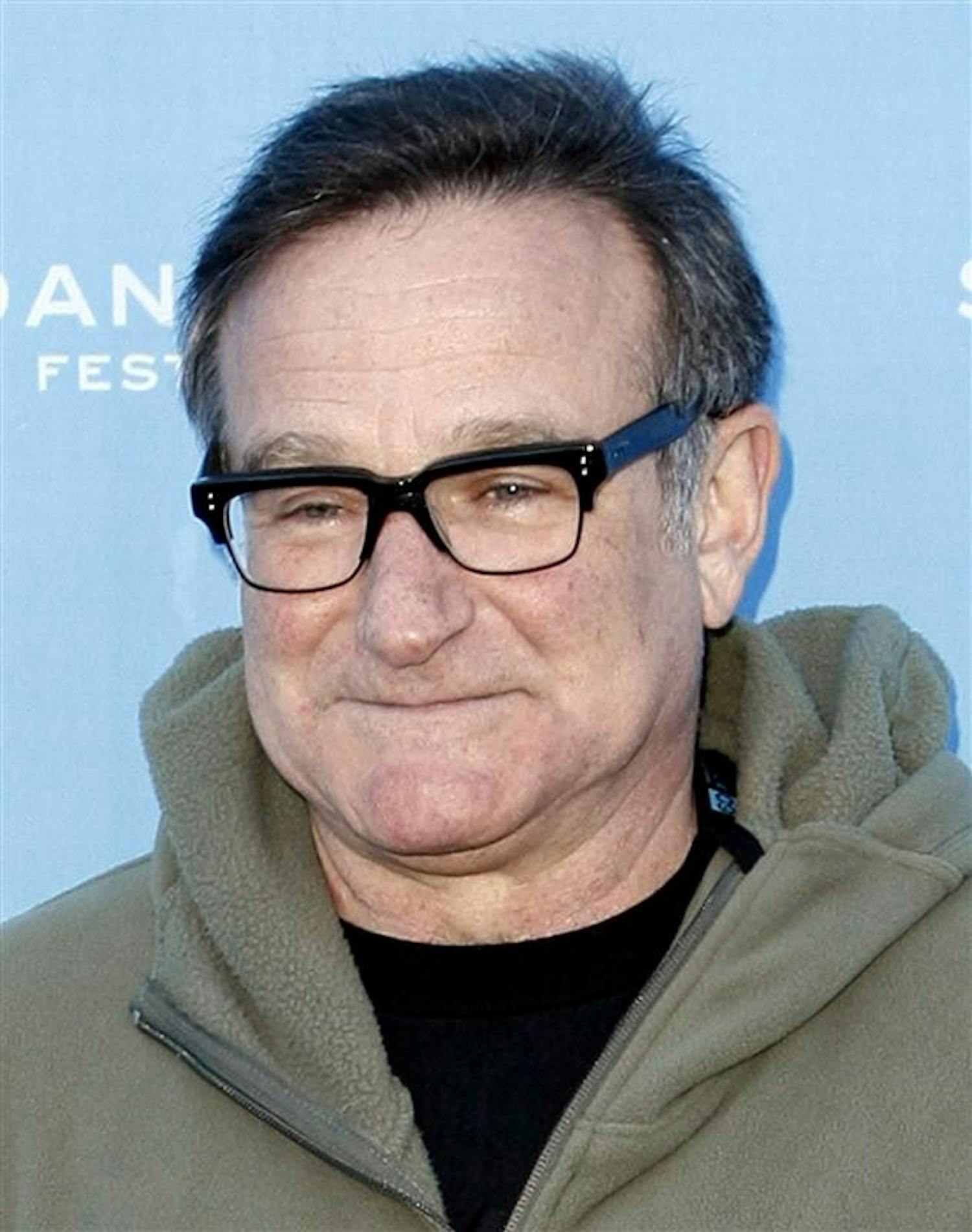  Robin Williams arrives at the premiere of "World's Greatest Dad" January 18, 2009 at the Sundance Film Festival in Park City, Utah.