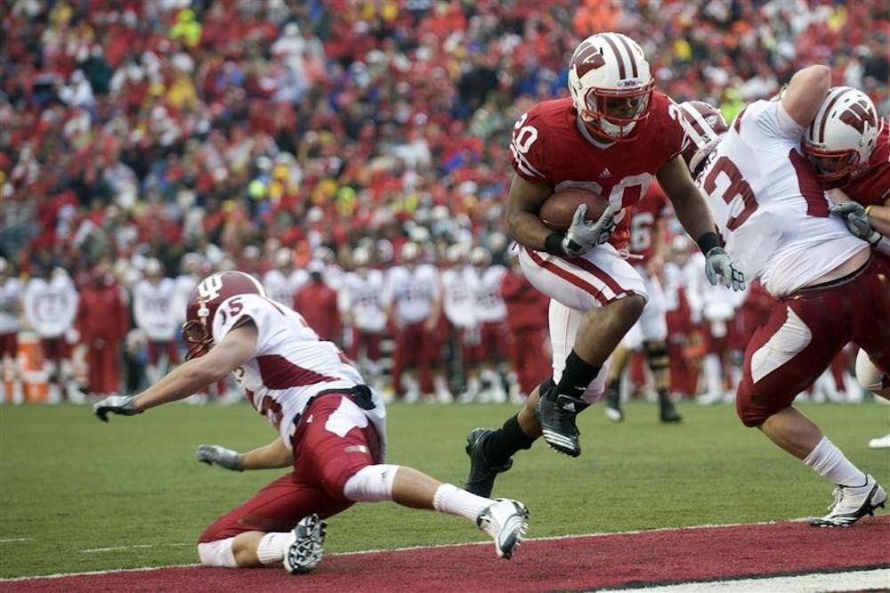 Indiana football's Andre Carter named to Bednarik Award Watch List -  Indiana Daily Student