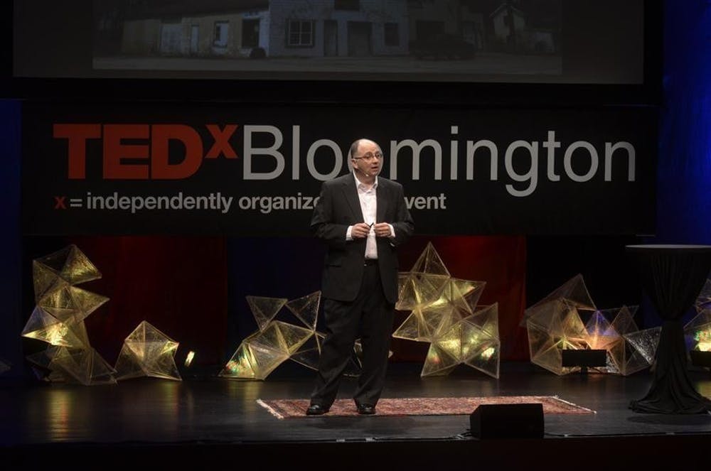 2011年5月15日，在Buskirk-Chumley剧院举行的TEDxBloomington大会上，电信学教授Edward Castronova发表了关于技术和幻想的演讲。印第安纳大学将主办虚拟TEDx会议&;当一棵树倒下&;3月27日。
