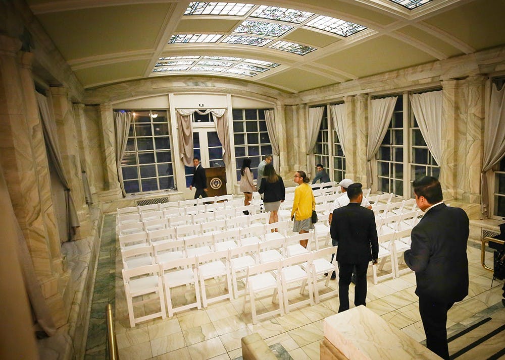 Sandy Rivera asiste a un banquete de premios donde fue escogida para recibir una beca por su dedicación en la organización Alianza de Juventud Indocumentada en Indiana. Ella fue una de las seis estudiantes escogidas para este honor.