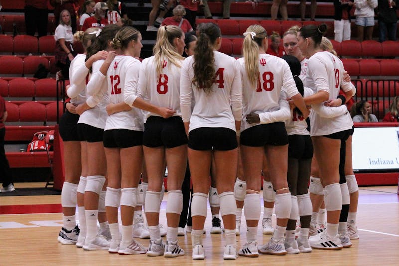Shallow middle blocker position shows in Indiana volleyball’s loss to Purdue