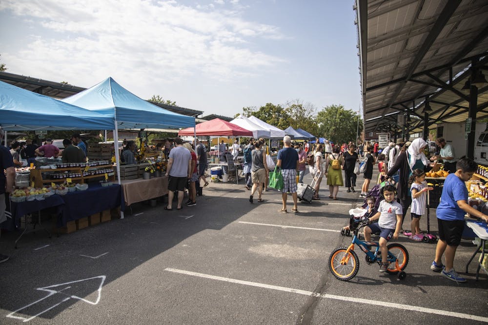<p>A crowd of people visit stalls Sept. 11, 2021, at the Bloomington Community Farmers&#x27; Market. The COVID-19 pandemic caused many farmers to sell less to restaurants and more directly to consumers.</p>