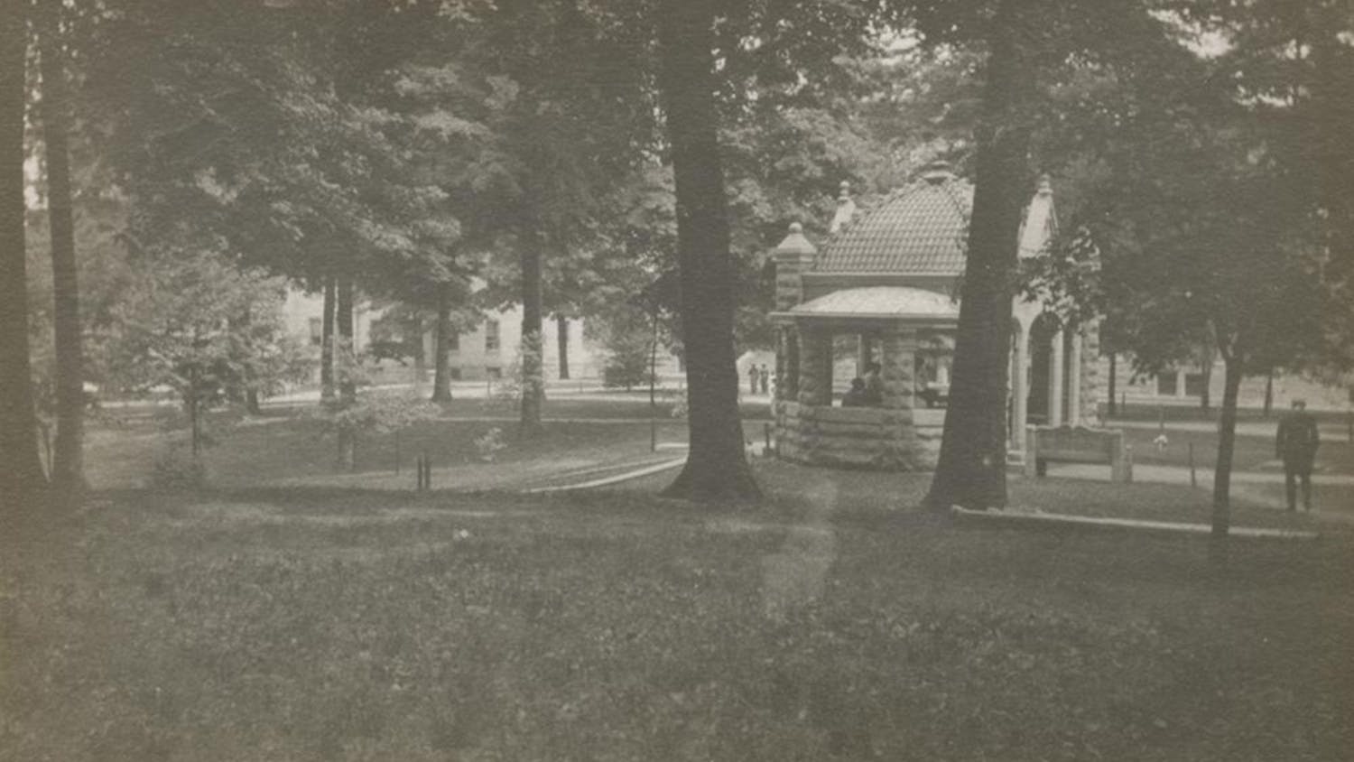The Rose Well House during the year 1910, just two years after its presentation by Theodore F. Rose in 1908. The shape of the structure was based upon the Beta Theta Pi fraternity's pin because&nbsp;Rose was a brother during his time at IU.&nbsp;