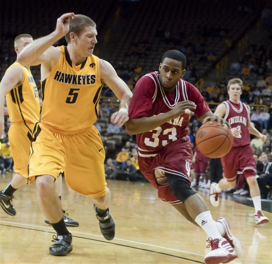 Iowa basketball halftime - Indiana Daily Student