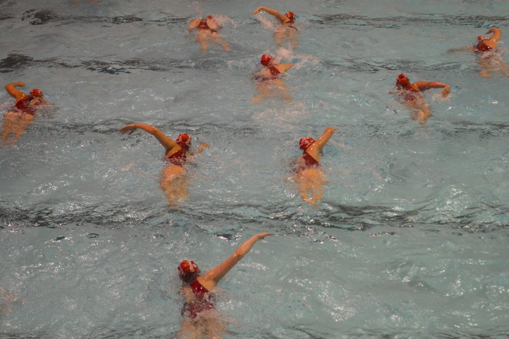 2020年3月7日，国际泳联女子水球队在Counsiman-Billingsley水上运动中心热身。< / p >