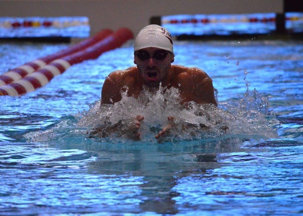 2015年，在比林斯利水上运动中心对阵辛辛那提的100码蛙泳比赛中，当时二年级的布莱克·皮耶罗尼从起跑线上跳了下来。皮耶罗尼在菲利普斯66届全国锦标赛上获得了100米自由泳冠军。