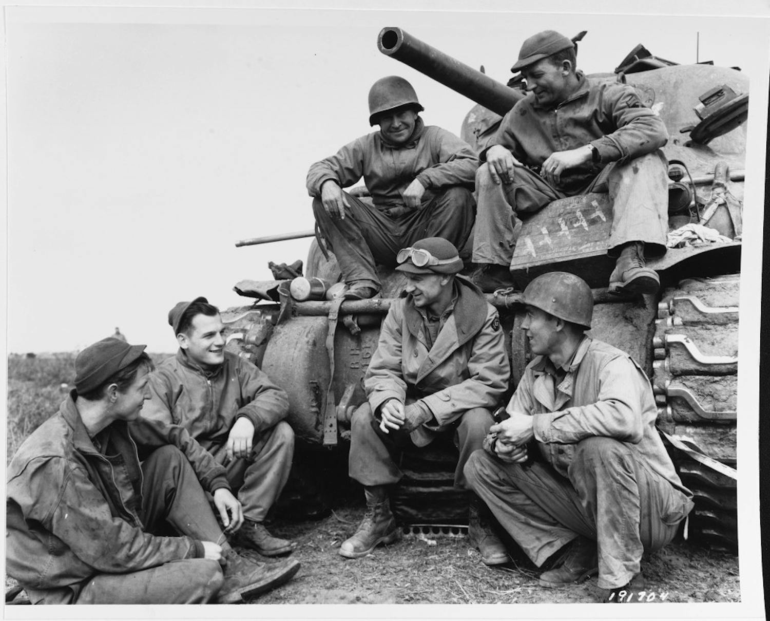 Ernie Pyle tank 1944.jpg