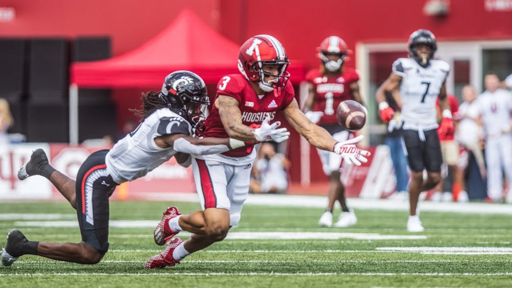 Senior wide reciever Ty Fryfogle attempts to dive for the catch Sept. 18, 2021, during the game against the University of Cincinnati at Memorial Stadium. Indiana&#x27;s record is 1-2 after losing to Cincinnati.