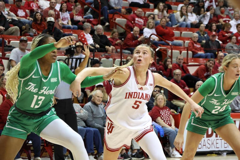 Indiana women’s basketball defeats Florida State by 4 points in 1st road contest