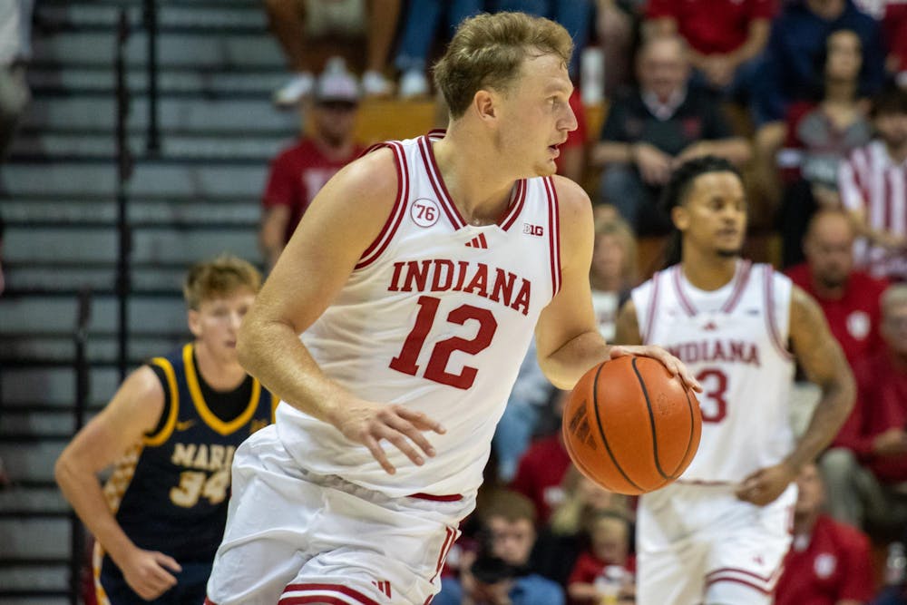 Indiana men's basketball's forwards DeVries, Sisley headline dominant win  over Marian - Indiana Daily Student