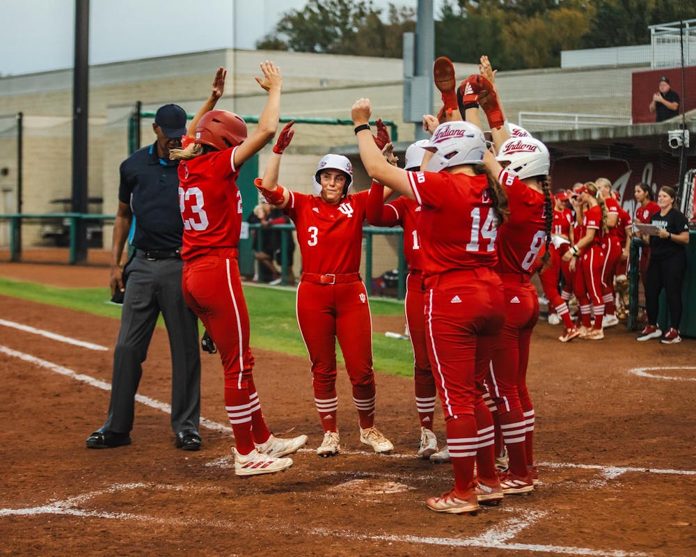 iusoftball101224-4.jpg