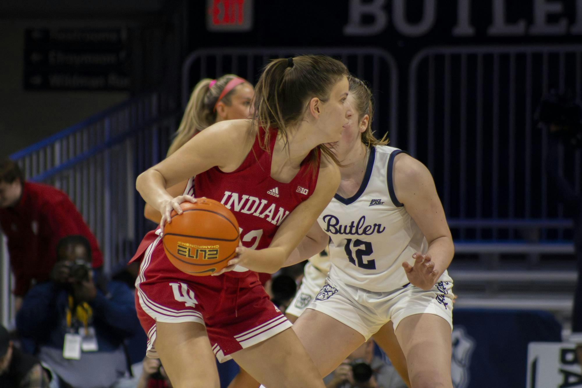 viwbasketball111424_12.jpg