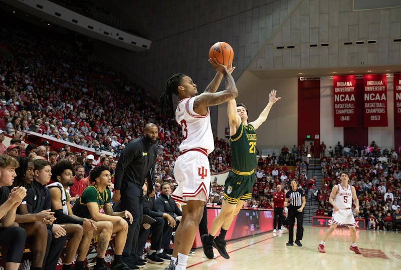 Indiana men’s basketball routs Siena University, notches 10th win in nonconference finale