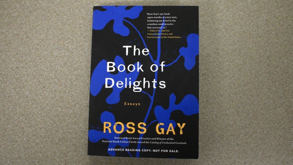 《欢乐之书》是由国际大学教授兼诗人罗斯·盖伊写的。这是一本基于快乐源泉的散文集；