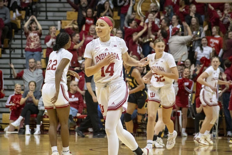 COLUMN: Red-hot first half fuels No. 14 Indiana women’s basketball past Michigan