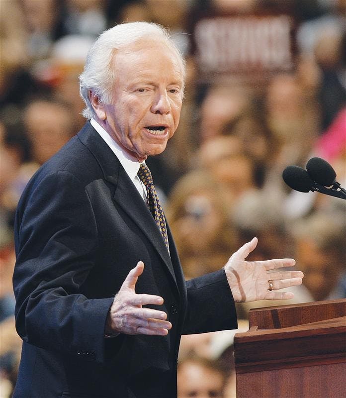 Sen. Joseph Lieberman, I-Conn., addresses the Republican National Convention in St. Paul, Minn., on Tuesday.