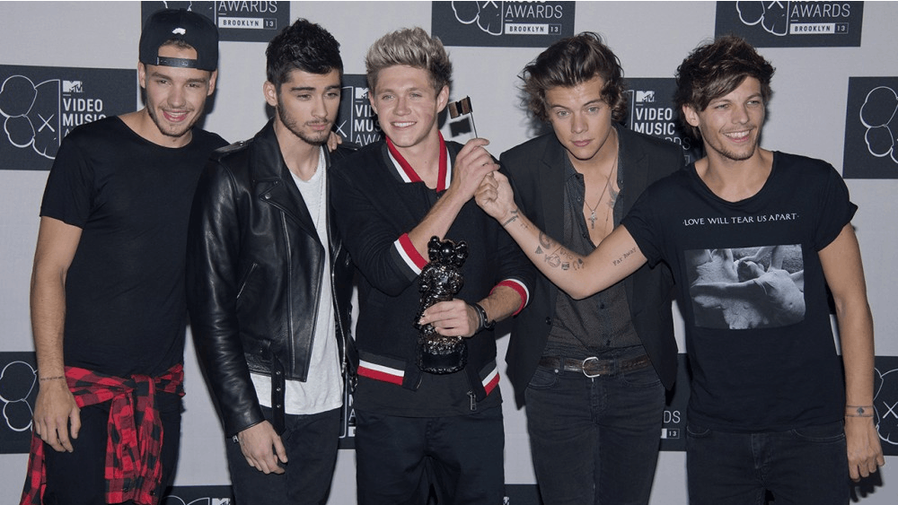 Liam Payne, Zayn Malik, Niall Horan, Harry Styles and Louis Tomlinson of One Direction celebrate their VMA for Song of the summer at the 2013 MTV Video Music Awards at The Barclay Center in New York City, NY, Sunday, August 25, 2013. (Lionel Hahn/Abaca Press/MCT)