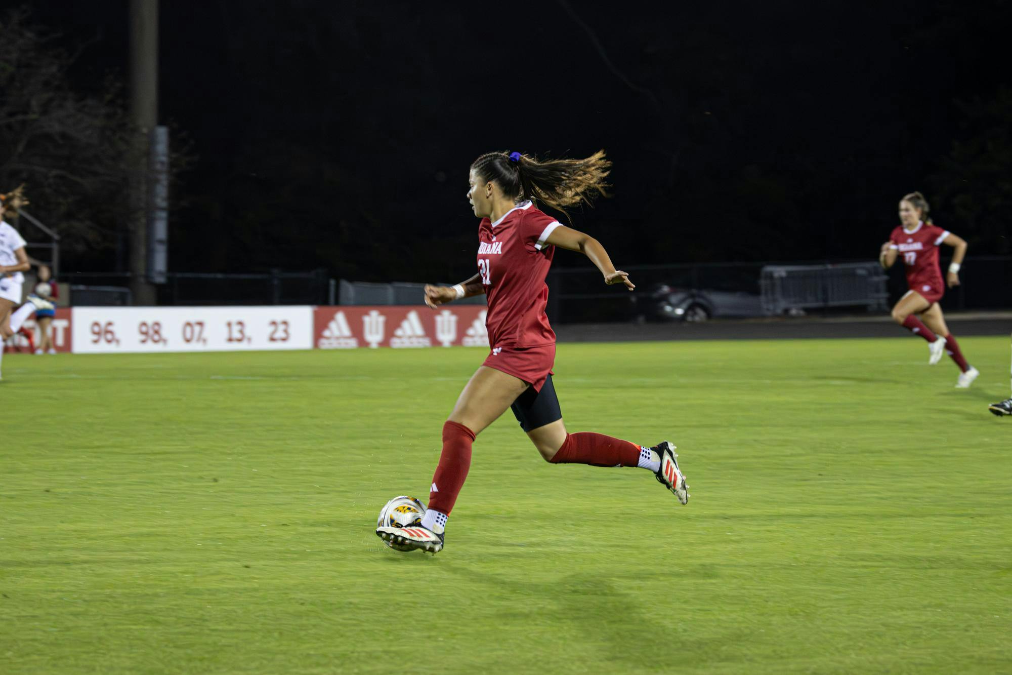 Freshman defender Grace Hamm runs with the ball during the Hoosiers game against Washington Sept. 25, 2025, at Bill Armstrong Stadium in Bloomington. The Hoosiers tied with the Huskies 0-0.