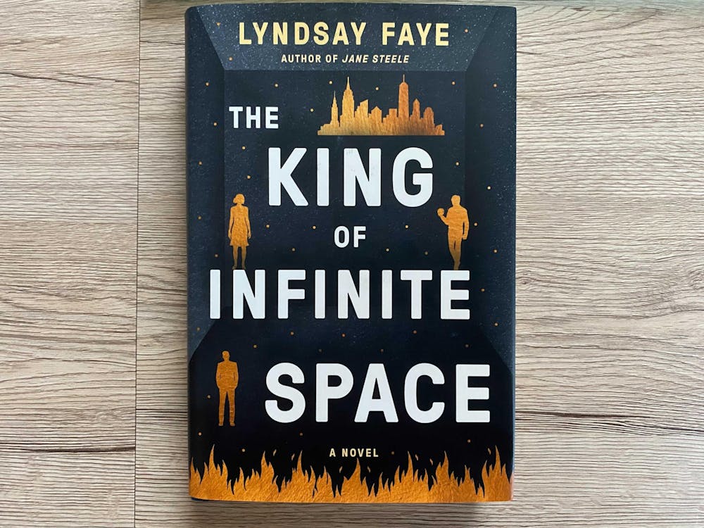 《无限空间之王》是林赛·费伊的小说，故事发生在当代。