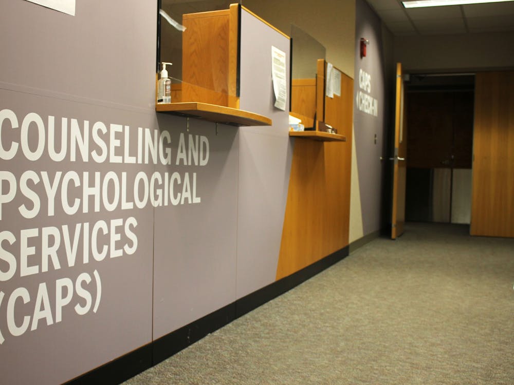 咨询和心理服务办公室位于IU健康中心的四楼。许多学生的心理健康在Covid-19大流行期间遭受了苦难。