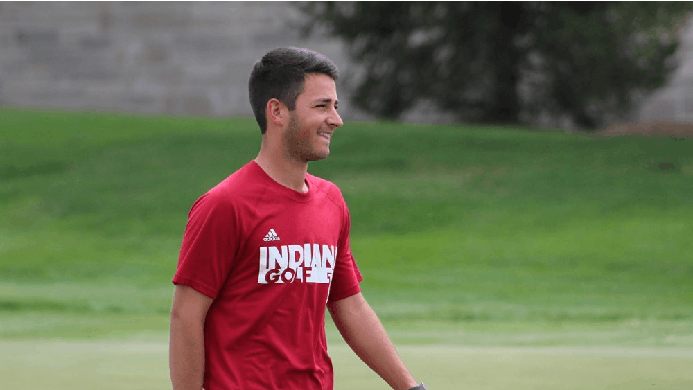 2017年4月，大二学生杰克·布朗（Jake Brown）在IU高尔夫球场练习。IU于周六和周日在印第安纳州西拉斐特市的Boilermaker大学校际比赛。