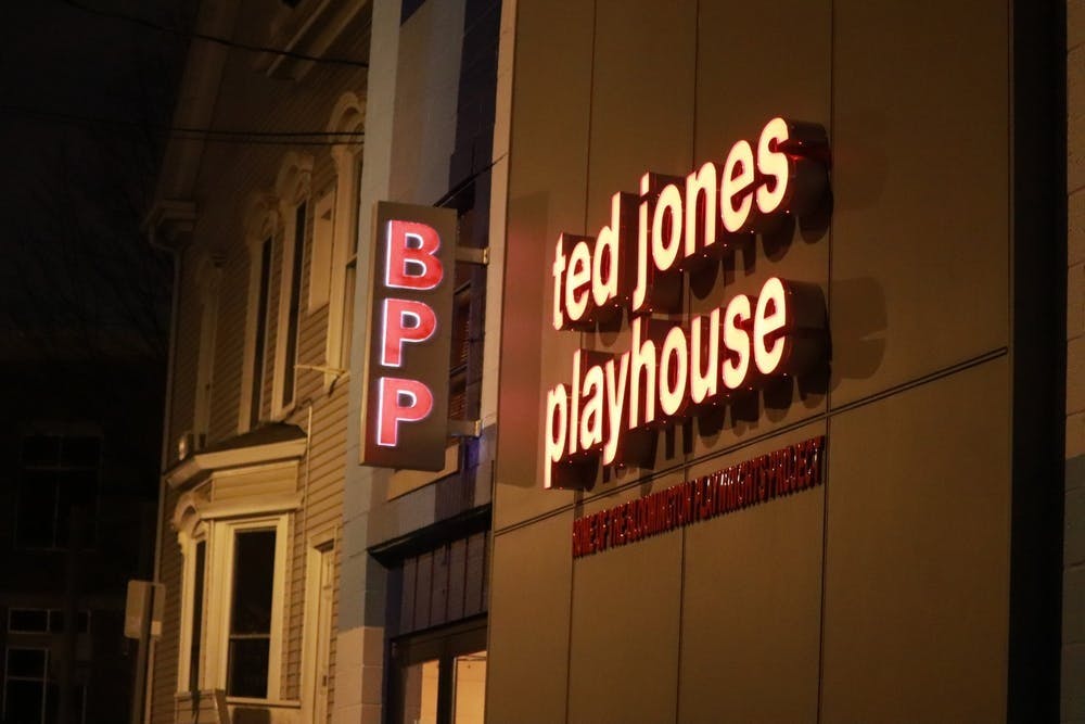 布卢明顿剧作家计划在泰德·琼斯剧院演出，剧院位于W街107号。该剧院于2021年8月25日通过社交媒体宣布了他们2021-22季的演出。