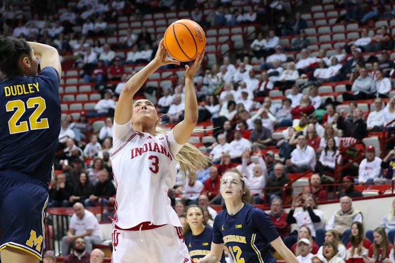 Indiana women’s basketball continues to lack post presence, falls to No. 9 Michigan