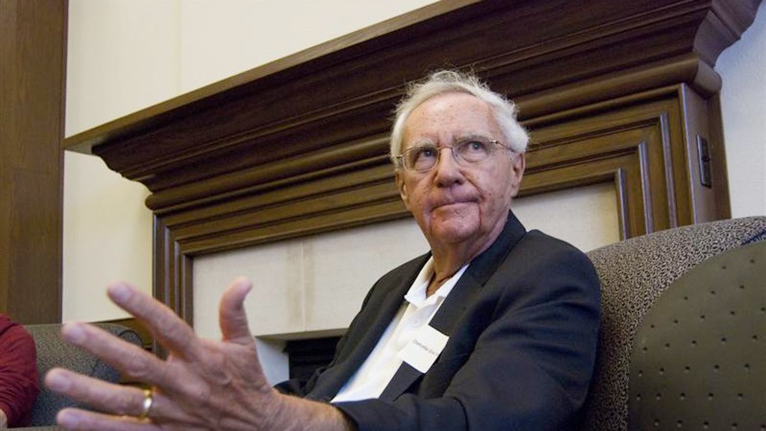 Then-Chancellor Ken Gros Louis talks to students during a 2009 fireside chat in the Great Room of the Hutton Honors College. Gros Louis died Thursday at the age of 80.