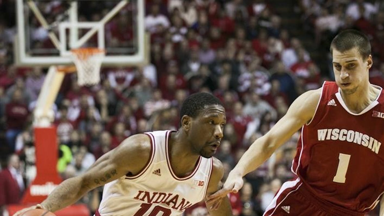 CAROUSELspIUBBvWIS_HALFTIME