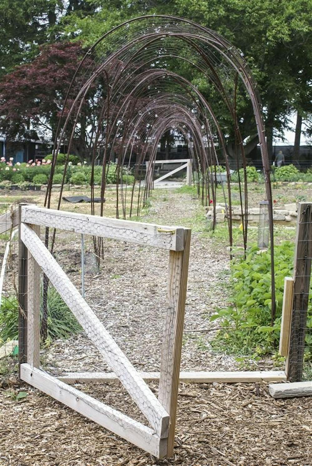 CAROUSELcaGardenWalk