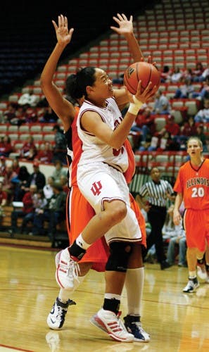 Brandon Foltz / IDSIU junior guard/forward Kim Roberson passes an Illinois defender on her way to the goal Jan. 6 at Assembly Hall. The Hoosiers won 70-62.