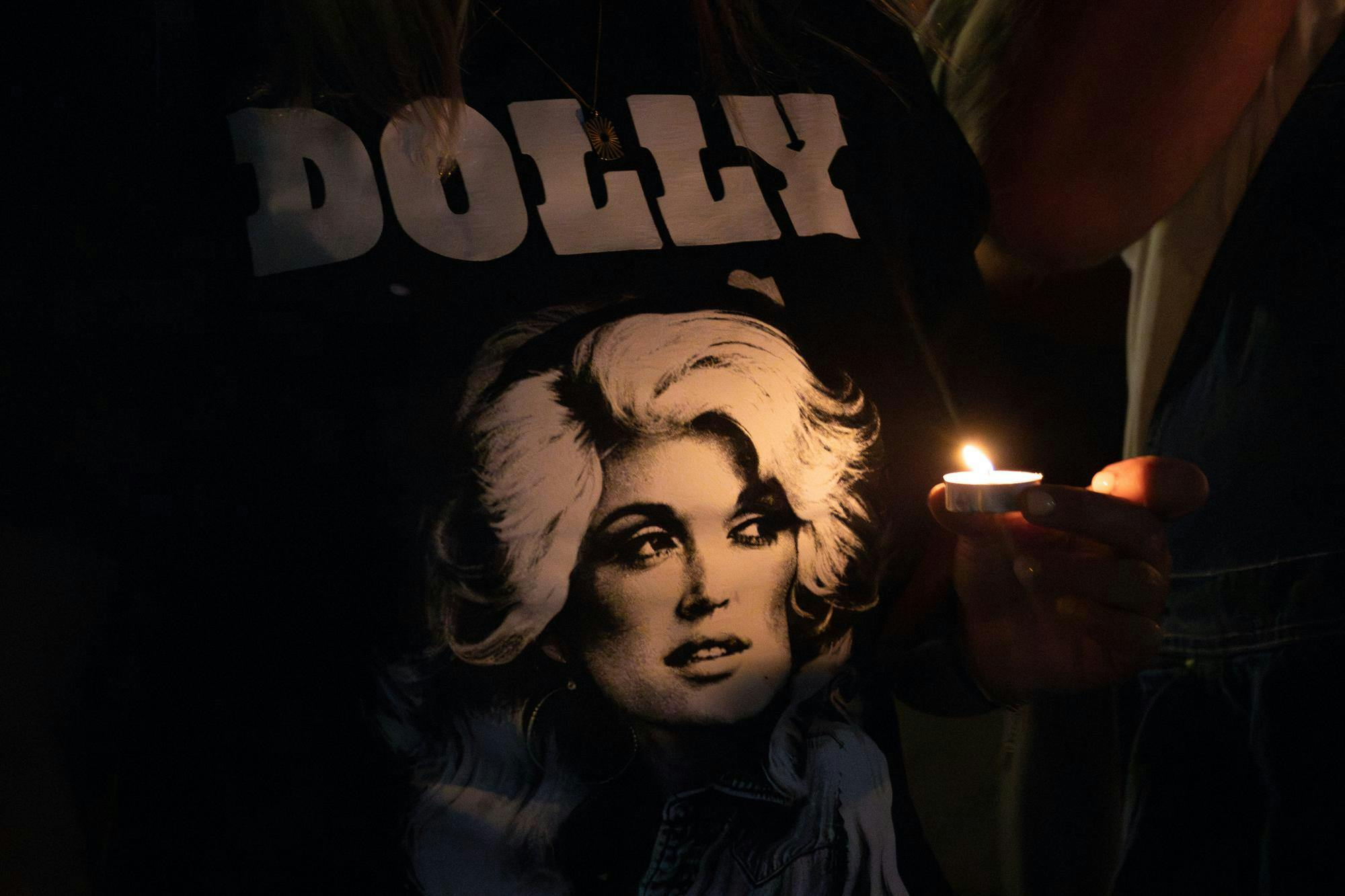 entdollyparton083026 (5).jpg