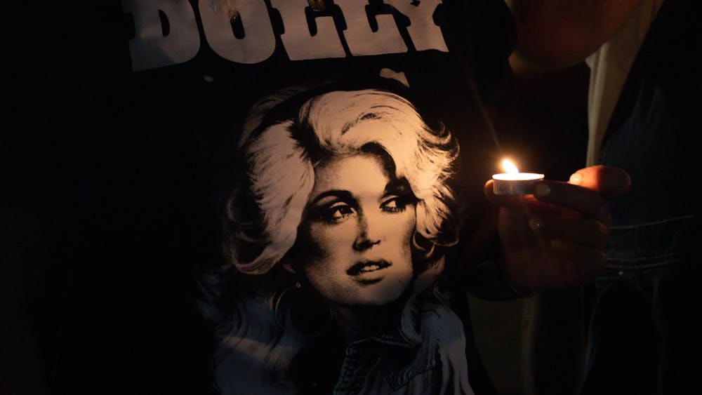 entdollyparton083026 (5).jpg