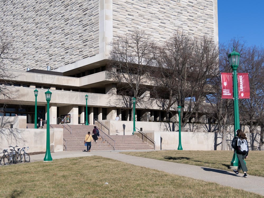 Students are seen walking to and from Wells Library on Jan. 17, 2023, on East 10th Street. The library will host a &quot;Friday Finish&quot; event from Feb. 3 until March 3 for students to relax and study on the first floor of the library.