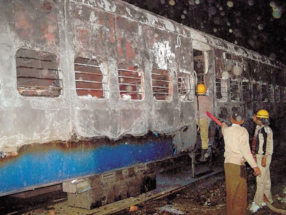 INDIA TRAIN FIRE