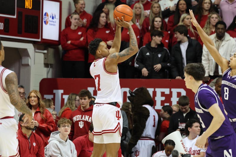 Indiana men’s basketball outdueled late in pivotal game against Northwestern